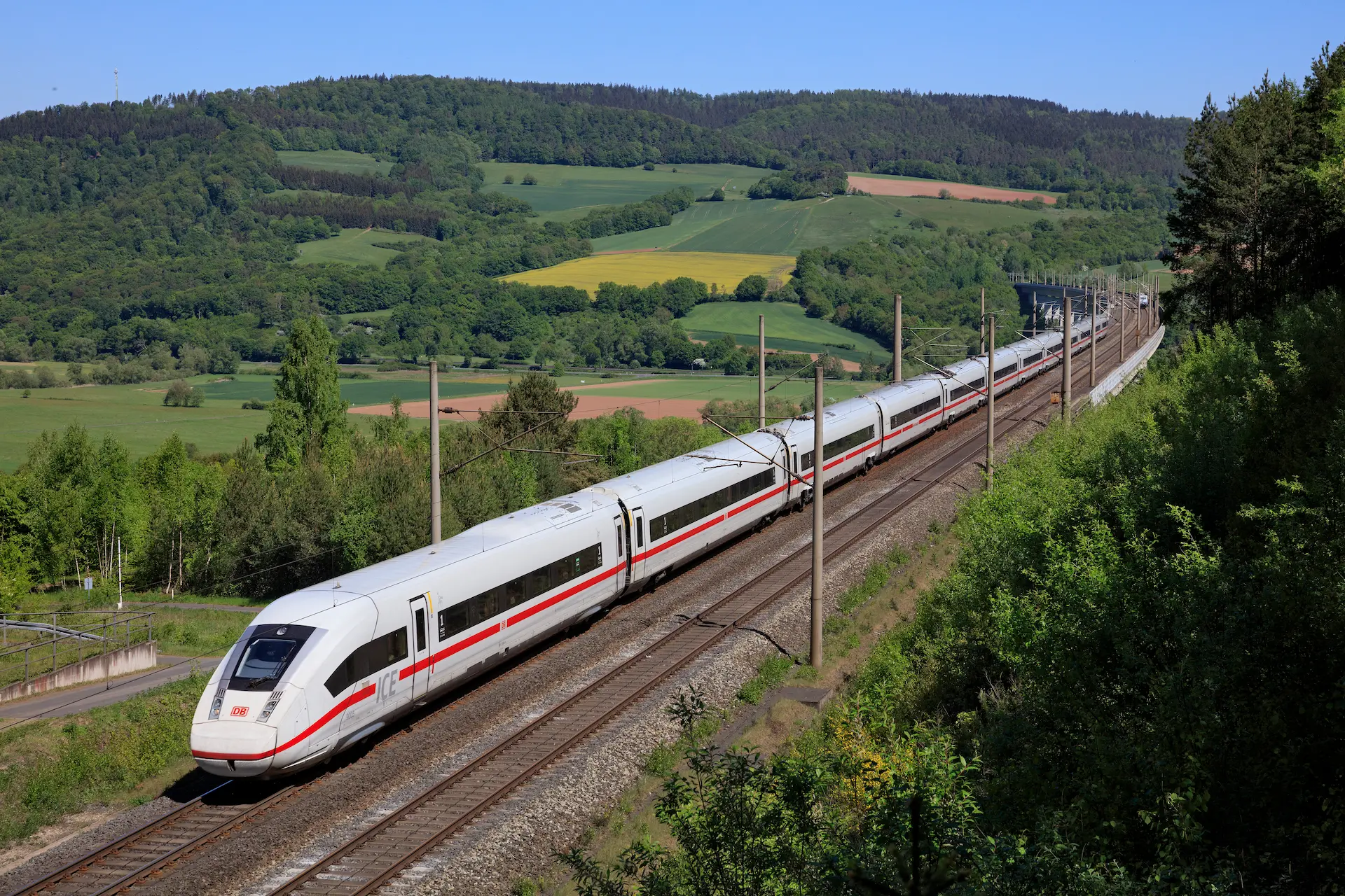 Deutche-bahn-ICE4-landskab