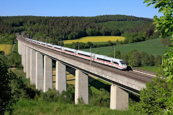 Deutche-bahn-ICE4-over-bro