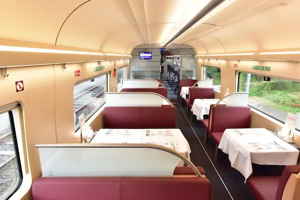 Deutche-bahn-ICE4-restaurant