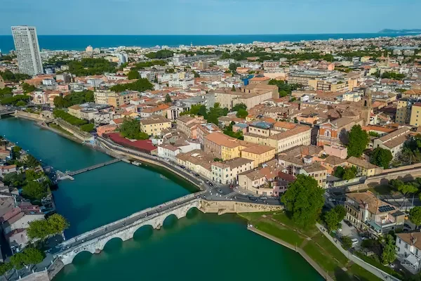 Rimini-byen-fra-oven
